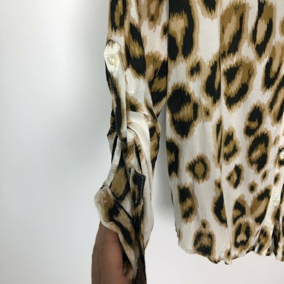 Old Navy Leopard Print 3/4 Sleeve Blouse - Picture 3 of 6